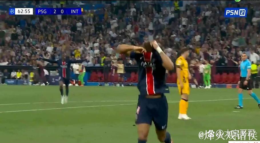 马杜埃凯欧冠首度单场梅开二度